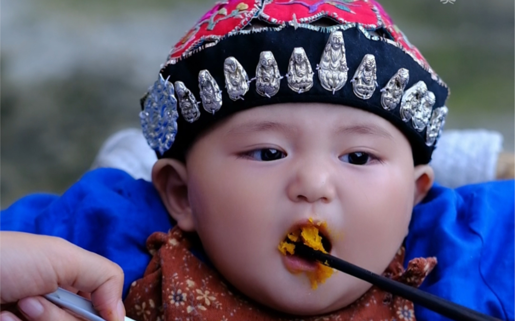 蒿菜粑粑,家乡的味道,远嫁的小姑子说他们安徽管这个叫青团,你们吃过吗?哔哩哔哩bilibili