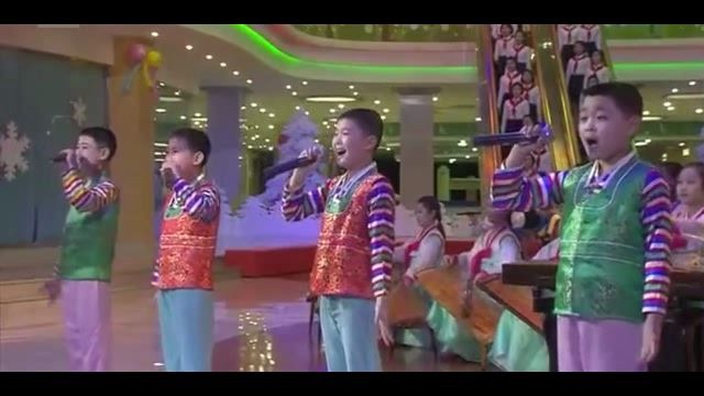 [图]朝鲜歌曲：万景台的国度，白头山的国家（万景台学生少年宫 2018）