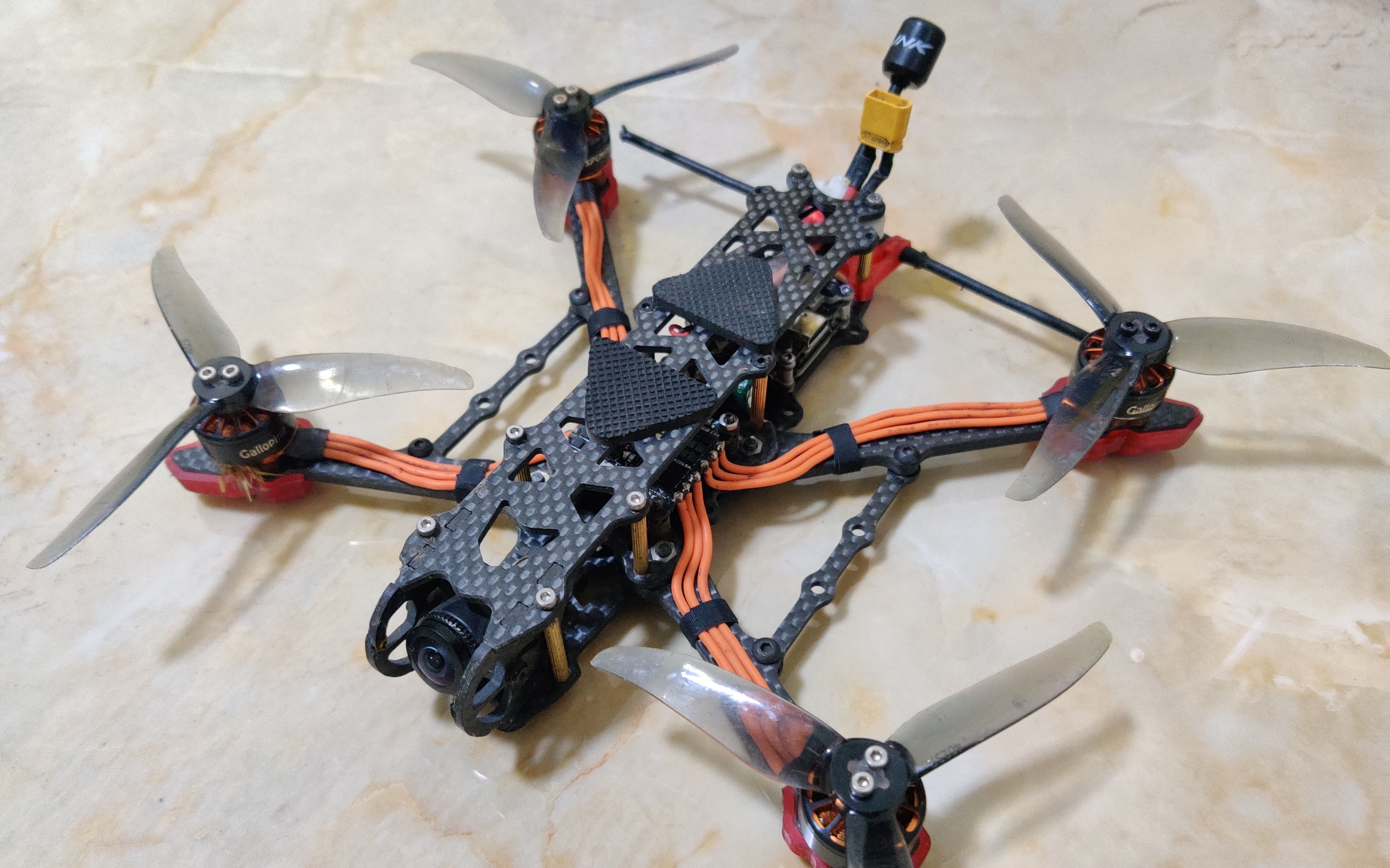 cine4kissaio15a版本穿越机在小树林的飞行练习2大疆fpv眼镜dvr视频