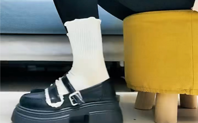 白袜加小皮鞋真的太棒了