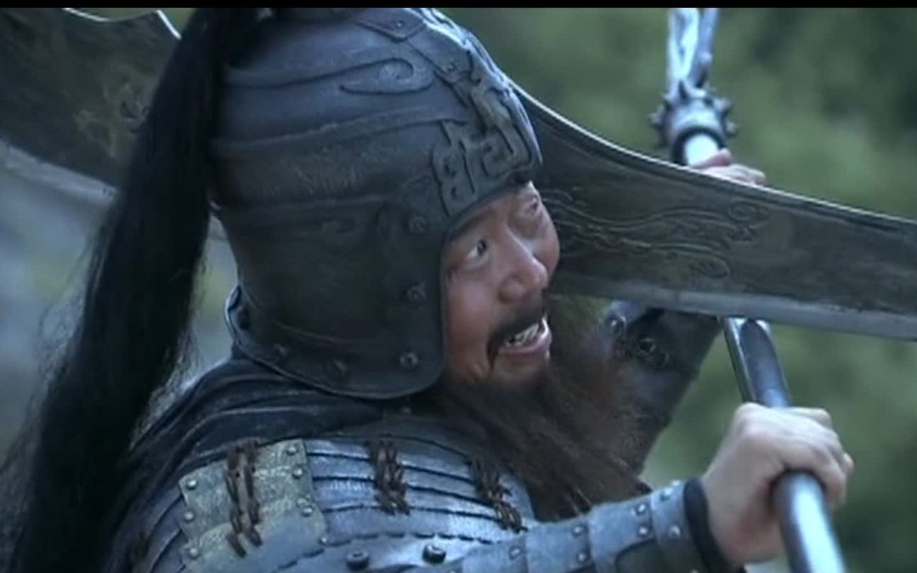 夏侯惇叫嚣关羽单打独斗,关羽看曹操面子手下留情,夏侯惇还飘了