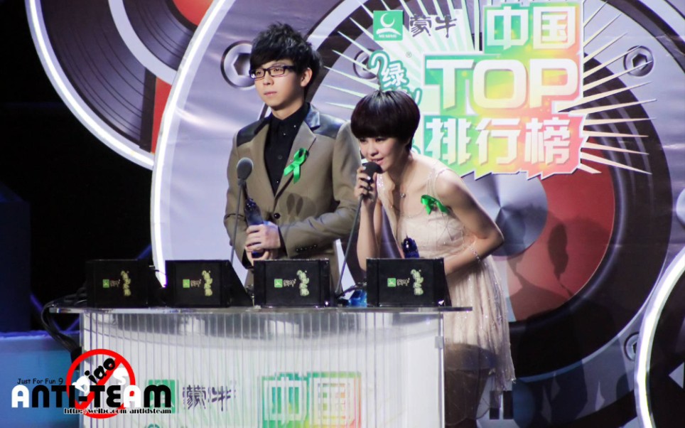 【胡夏&郁可唯】 同台领奖 唱歌《失恋事小》《伤心童话》2013music radio中国top排行榜颁奖典礼哔哩哔哩bilibili