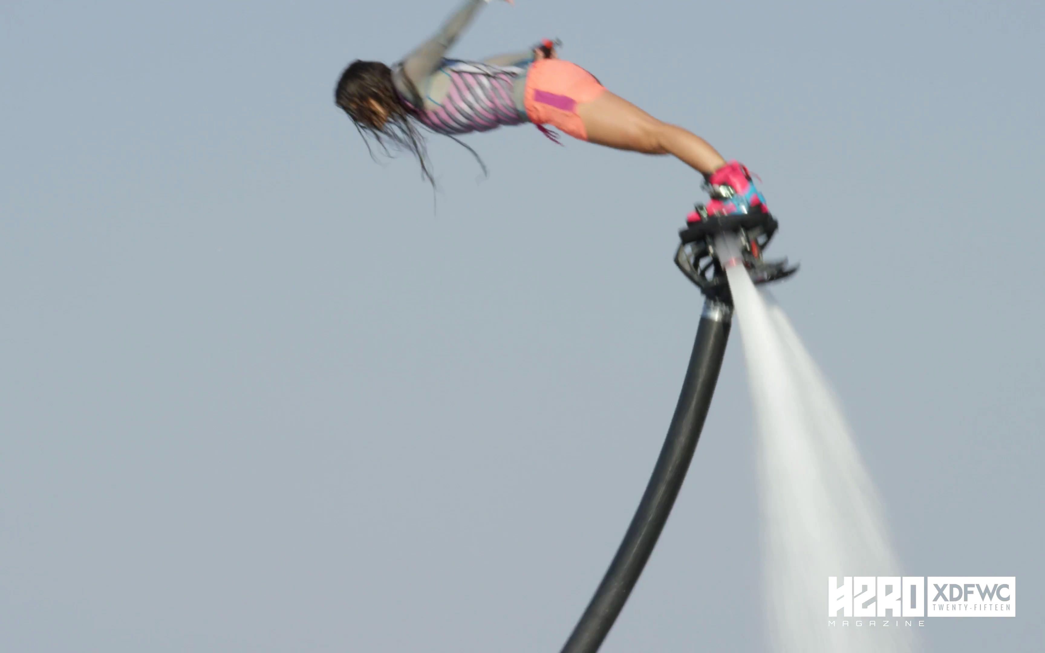 水上飞行器顶女生图片