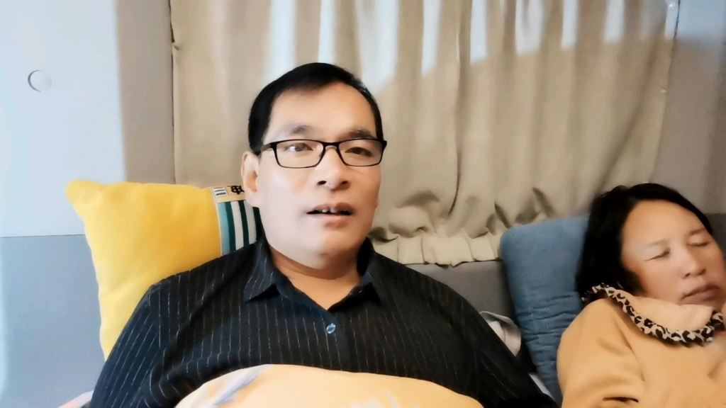 简单哥床车自驾游,省钱又环保的取暖神器