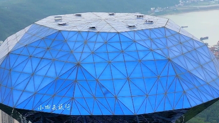 耗时15年,总高130米,投资八千多万,只为打造世界最大的宝石建筑,夜晚