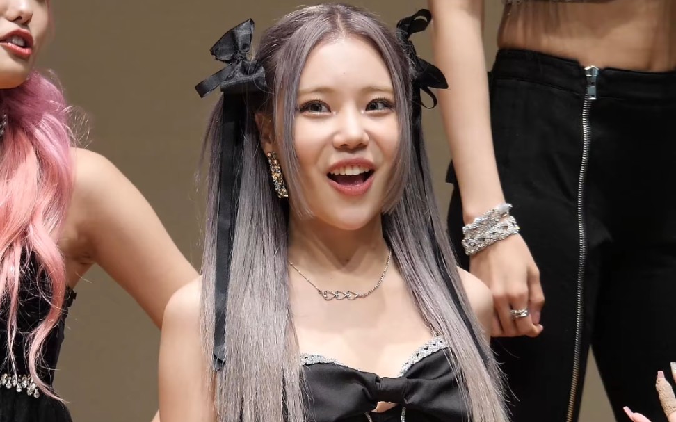 momoland珠伊"yummy yummy love"直演fancam[220123粉丝签名活动]_4k