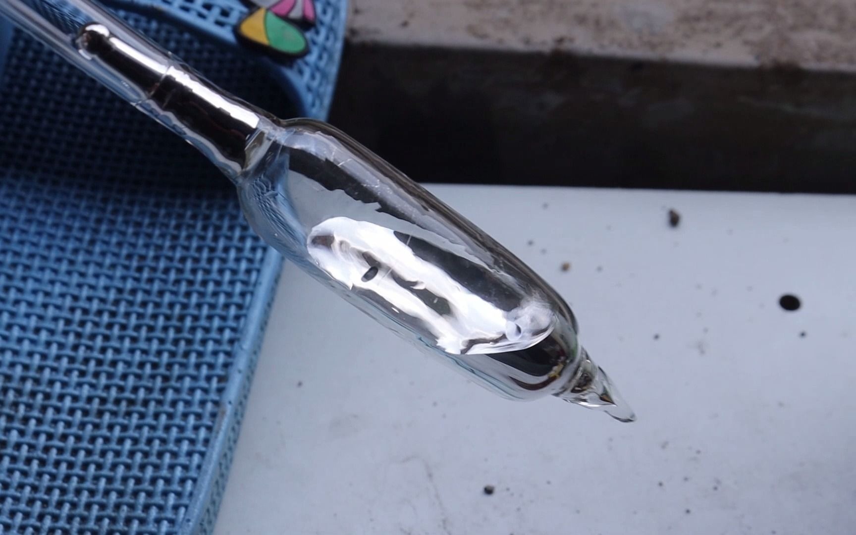 在热水中熔化的玻封金属钾_哔哩哔哩_bilibili