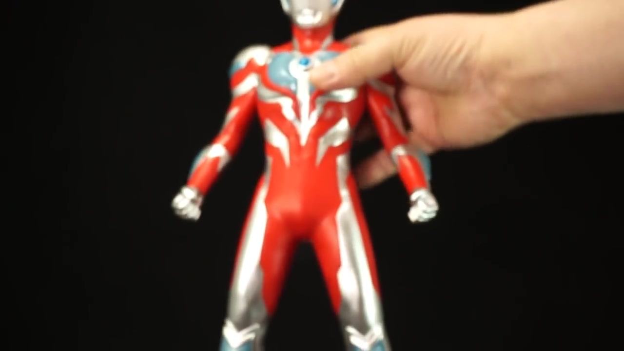 [图]超发光！ DX银河奥特曼人偶 7色发光 DX Ultraman Ginga 7 color light emission