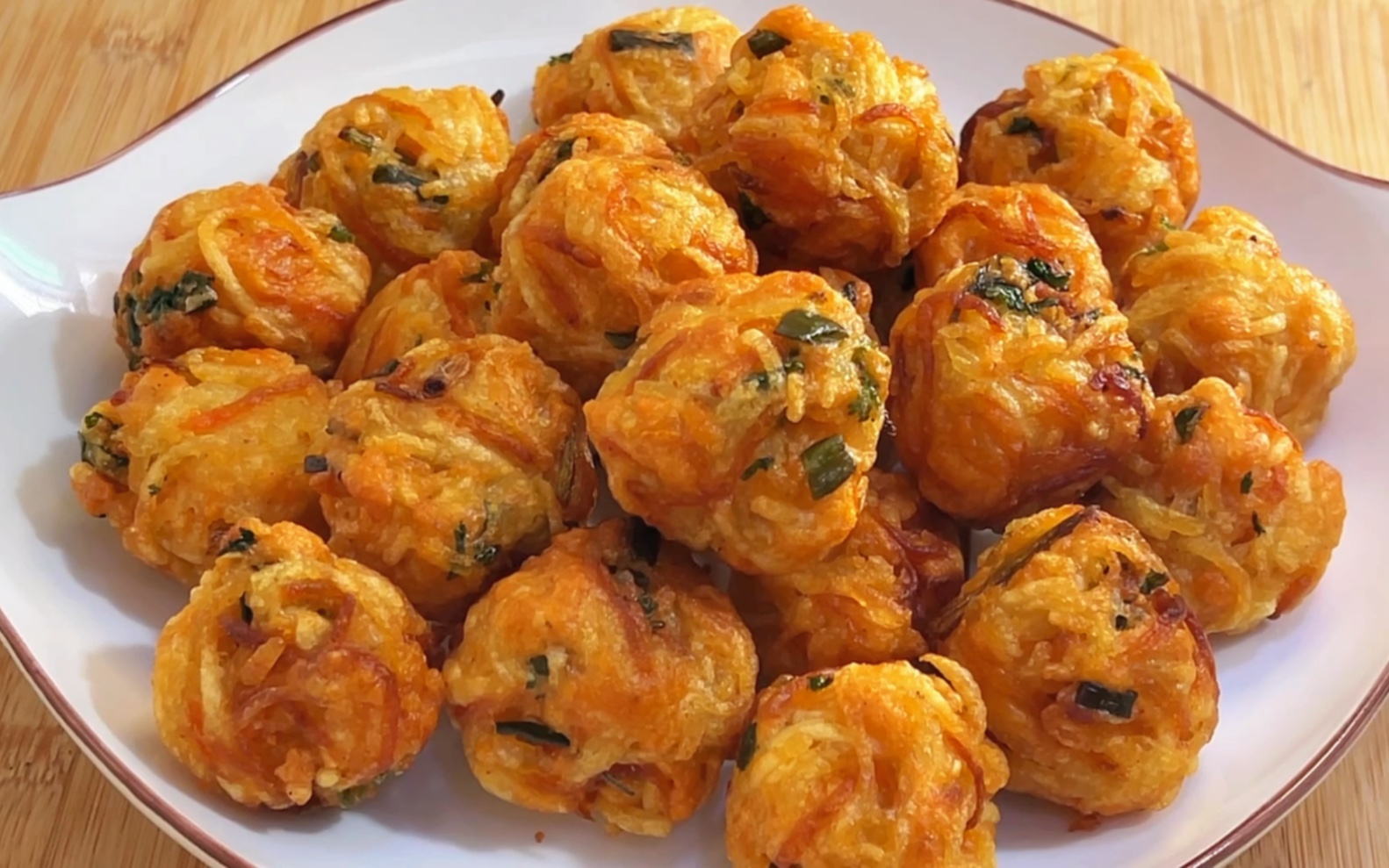 炸土豆丝丸子,外脆里软,比炸薯条还好吃