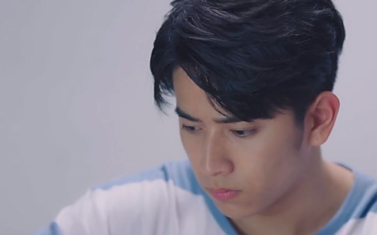 【陈若轩】【路从今夜白之遇见青春】人物版预告_哔哩哔哩 (゜-゜)つ