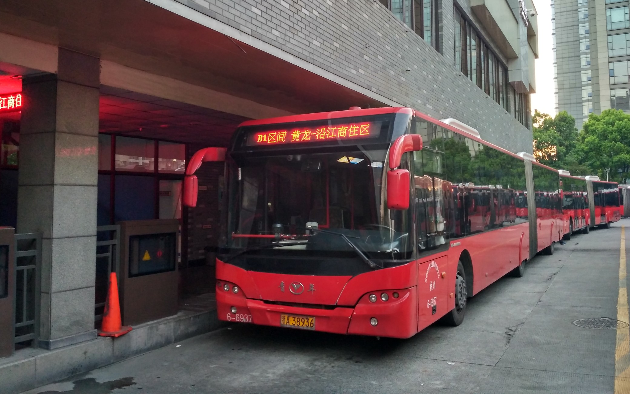 活动  【放毒向】杭州公交b1路jnp6180g混剪