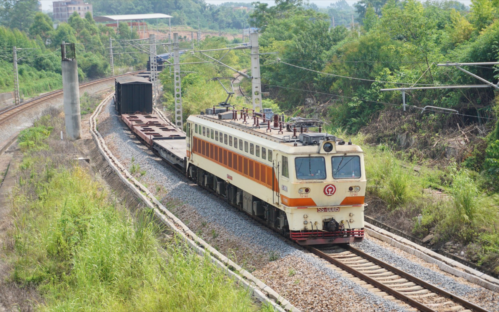 【南环线】宁局柳段韶山七0085机车牵引货列通过南环下行线去五象南