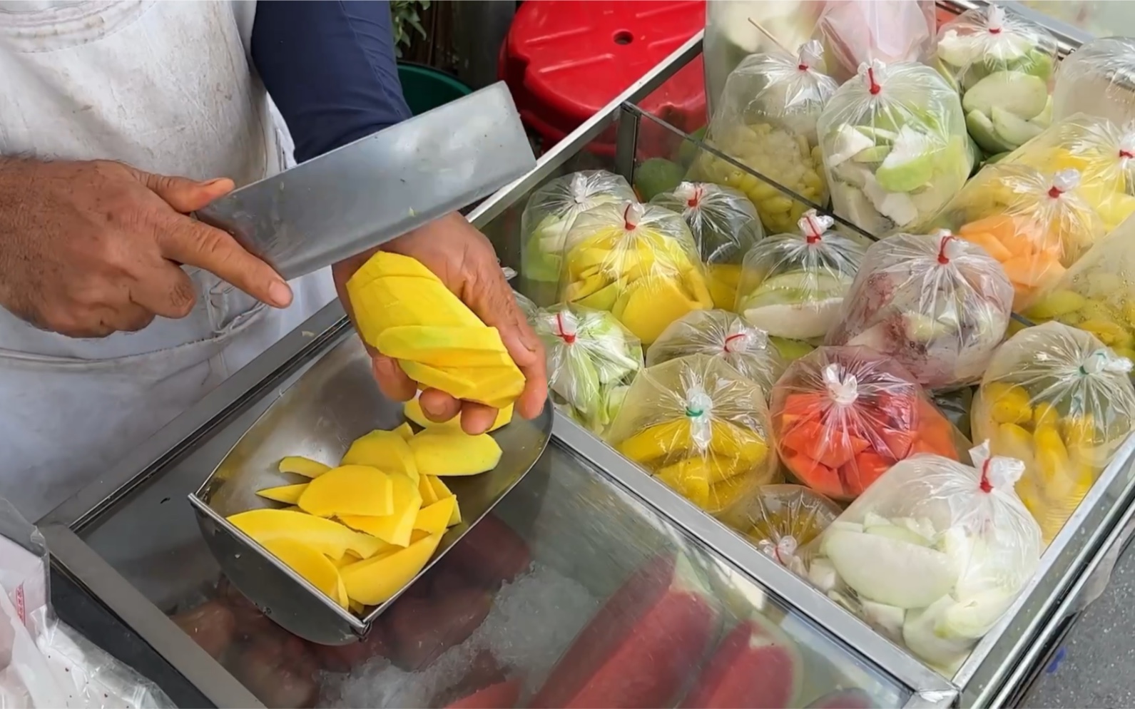 英雄难过美人关 美人难过泰国酸野摊