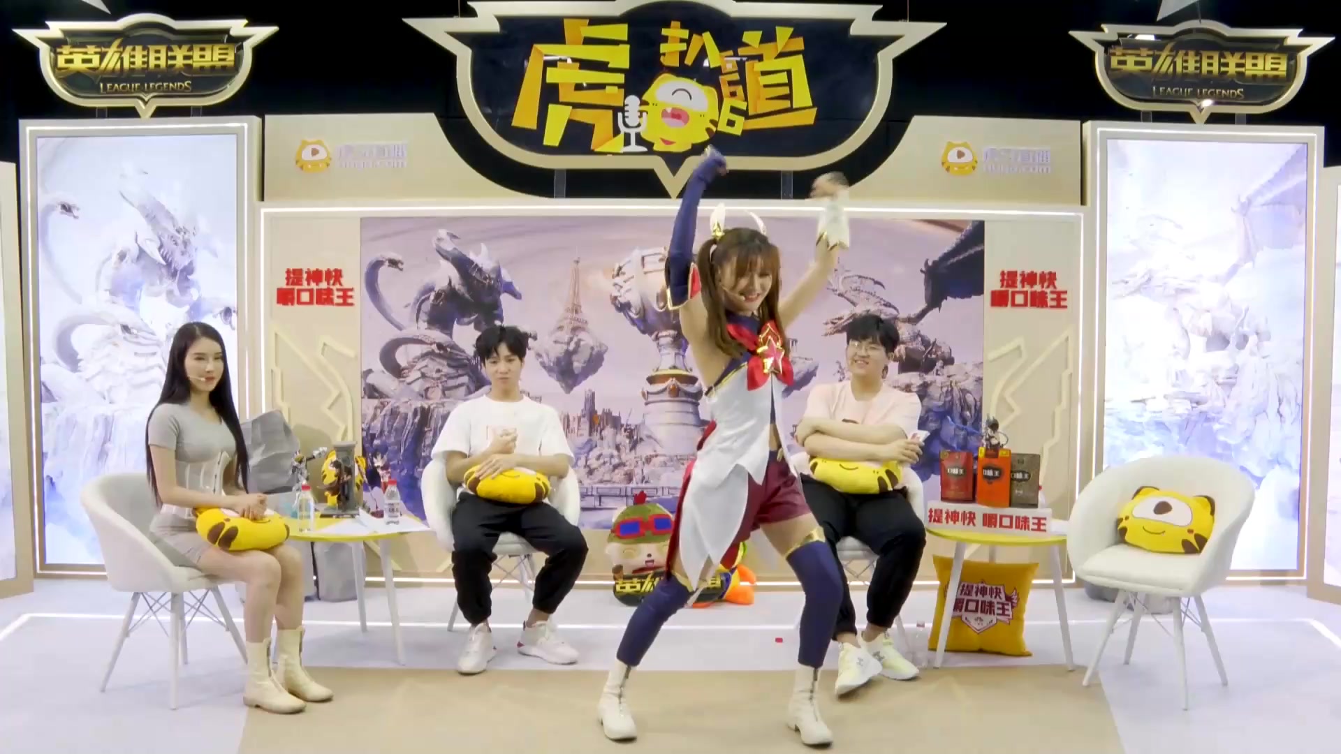 虎牙二台姿态letme跟着女主播一起跳起了新宝岛