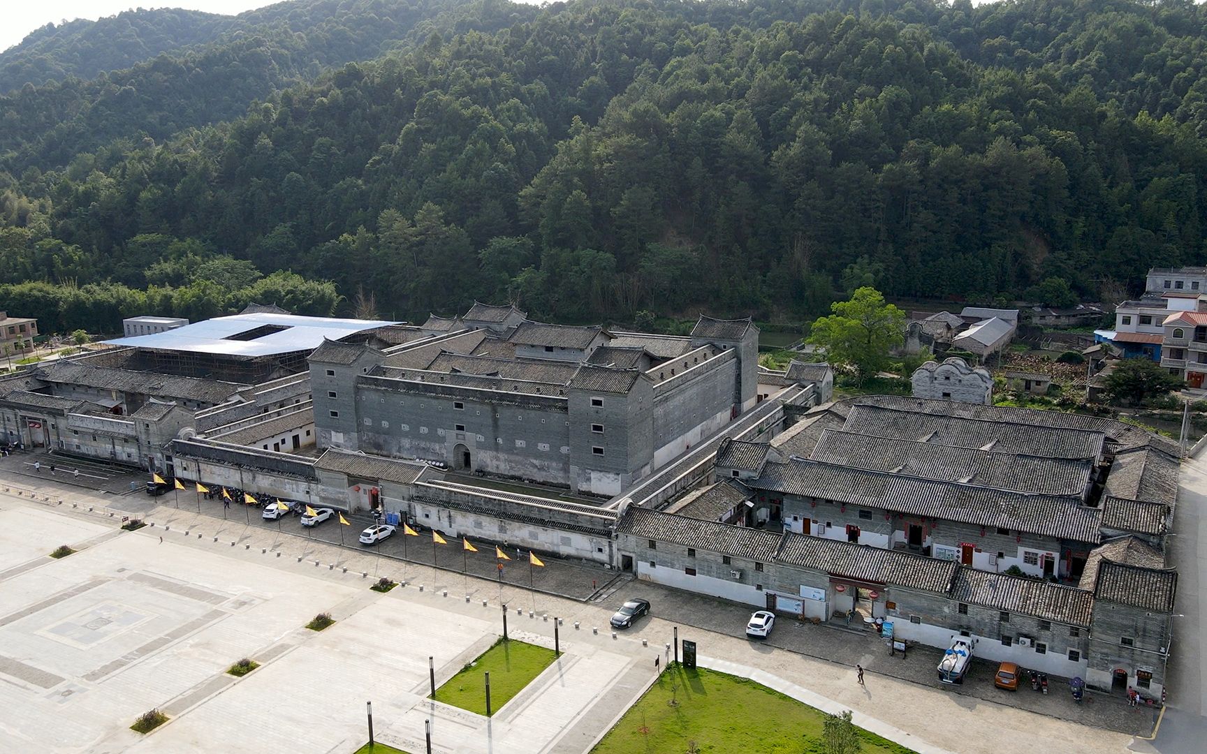 广东第一围韶关满堂客家大围,历时28年建成,屹立百年不倒