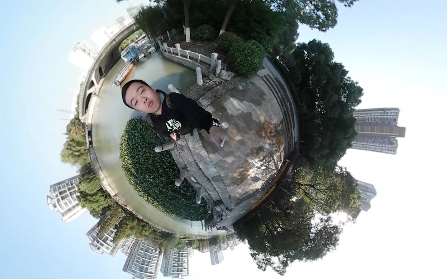 [图]《鼎哥开箱》迟来的惊喜，gear360；三星带你玩个球；VR还是未来吗？(VLOG6)