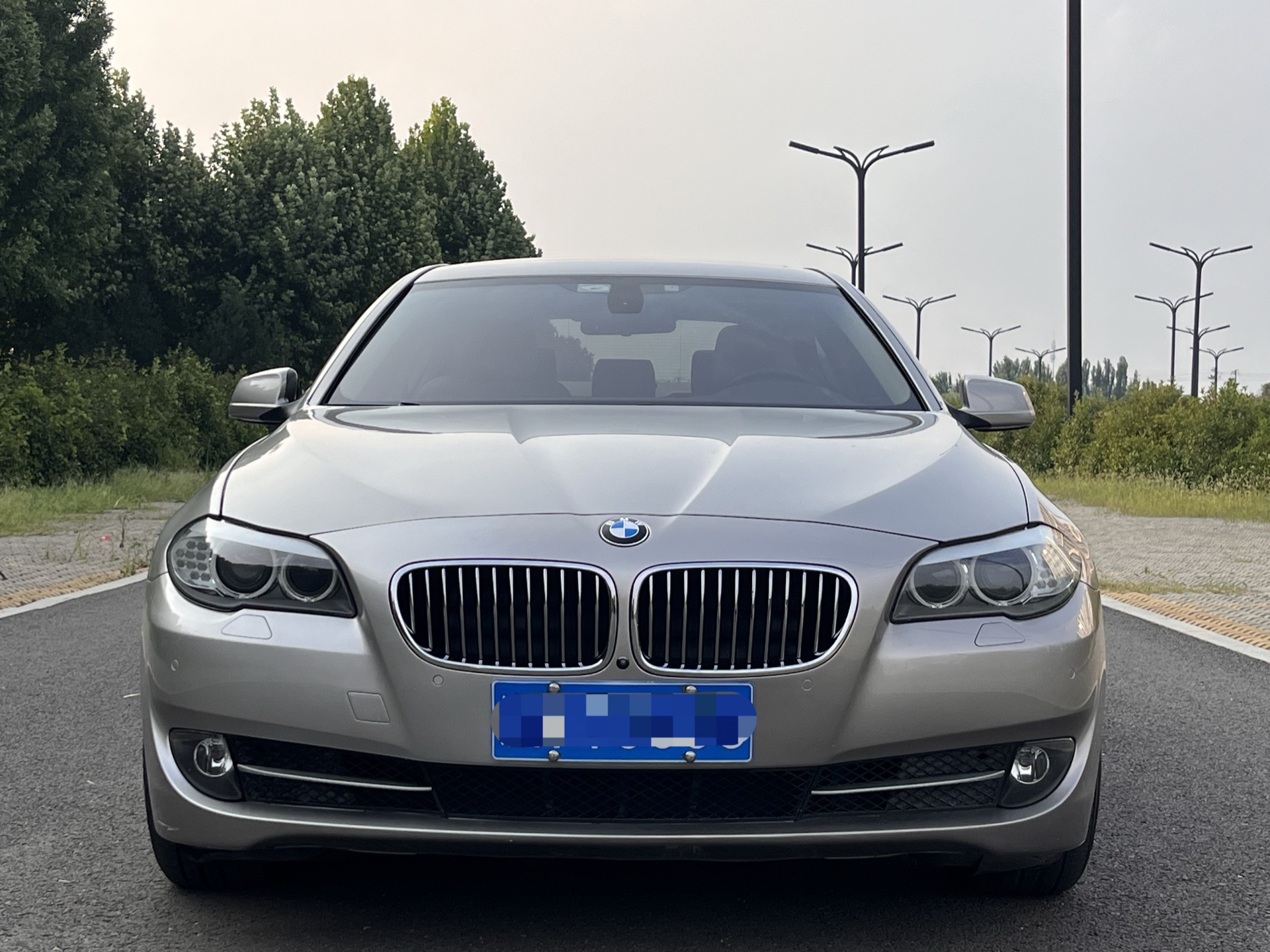 新到12年宝马523li 豪华版 2.