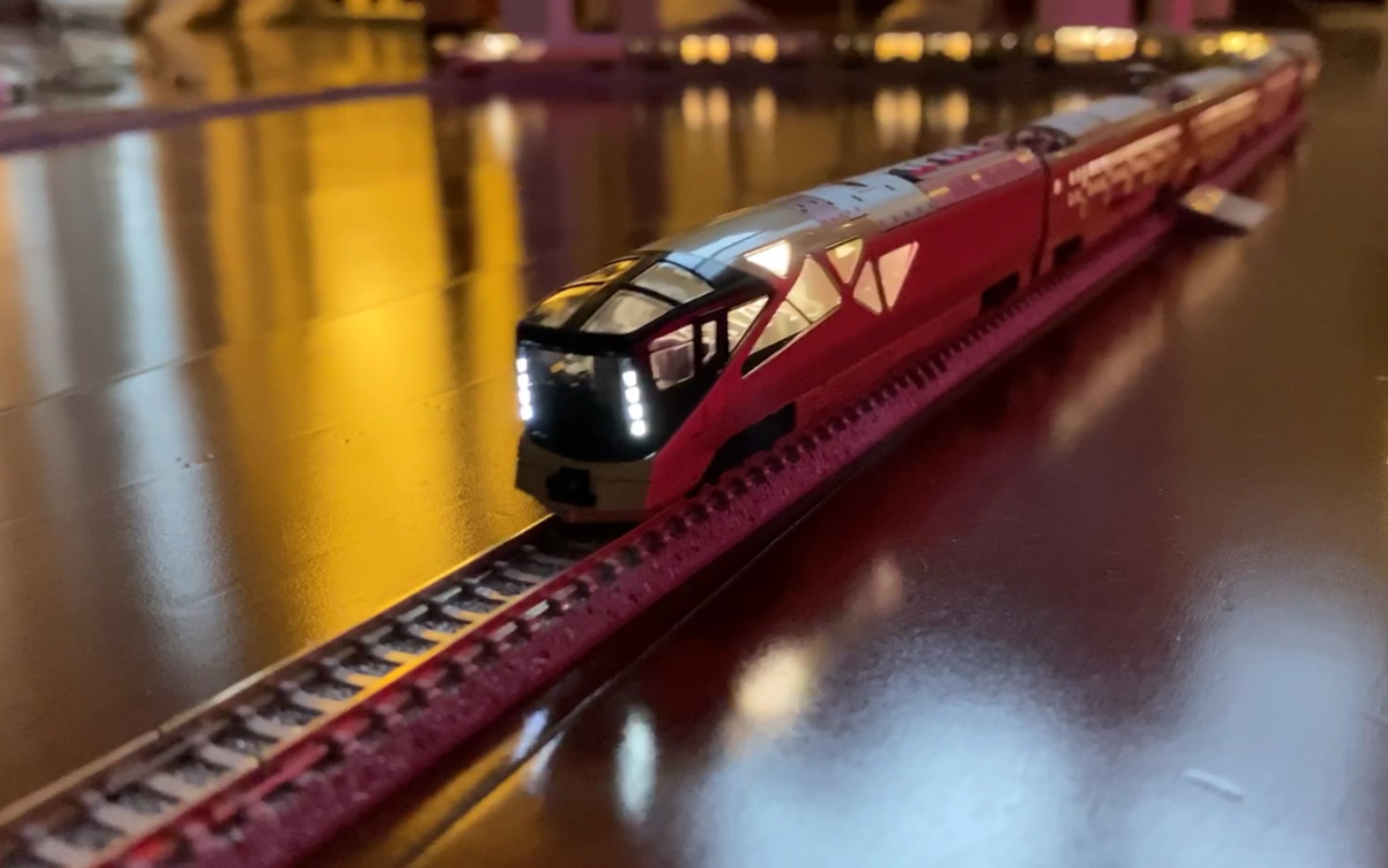 当jr东日本豪华专列「train suite 四季岛」在家中行驶【火车模型】
