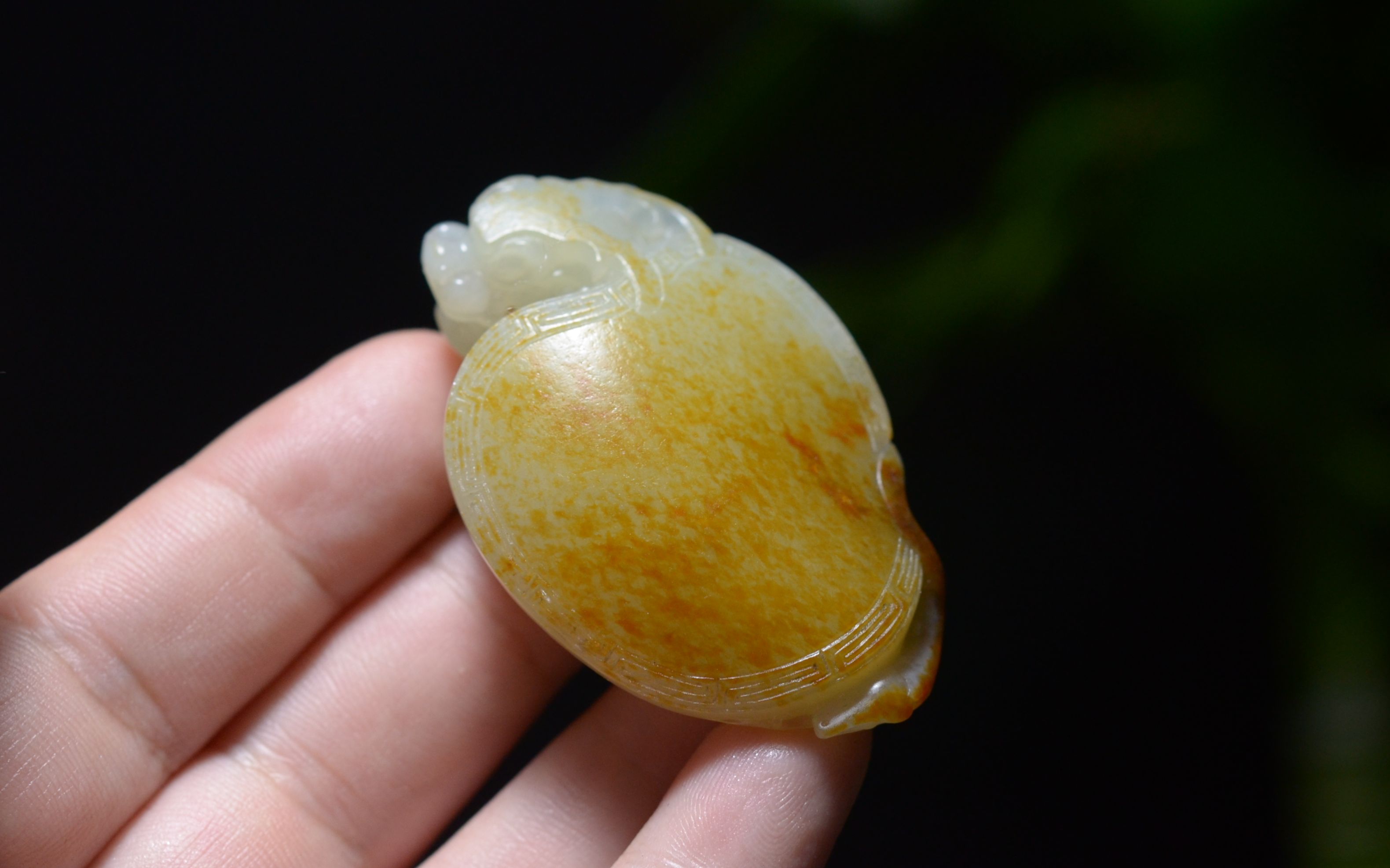 今日拍品:新疆和田满背洒红皮油糯白玉籽料玄武