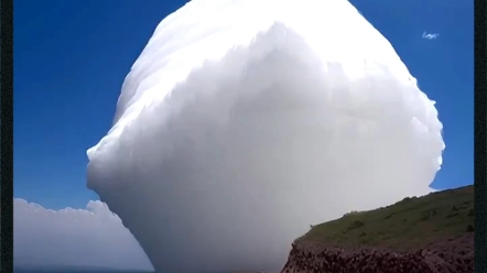 原来云太胖也会掉下来,这下飞不起来,挡在路上了,快艾特你的小伙伴一