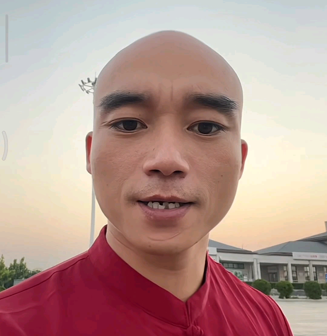 少林武僧杰师兄表示要收拾邪魅姜国钧,并表示世界冠军孔龙被他收拾的