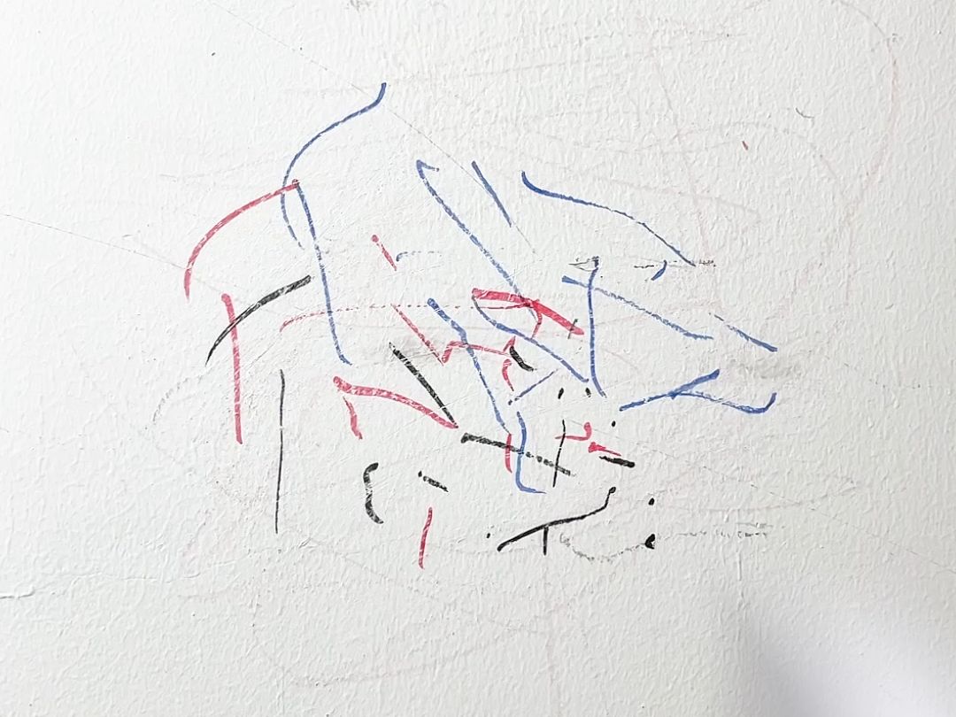 墙面涂鸦,一喷即白,居家必备!