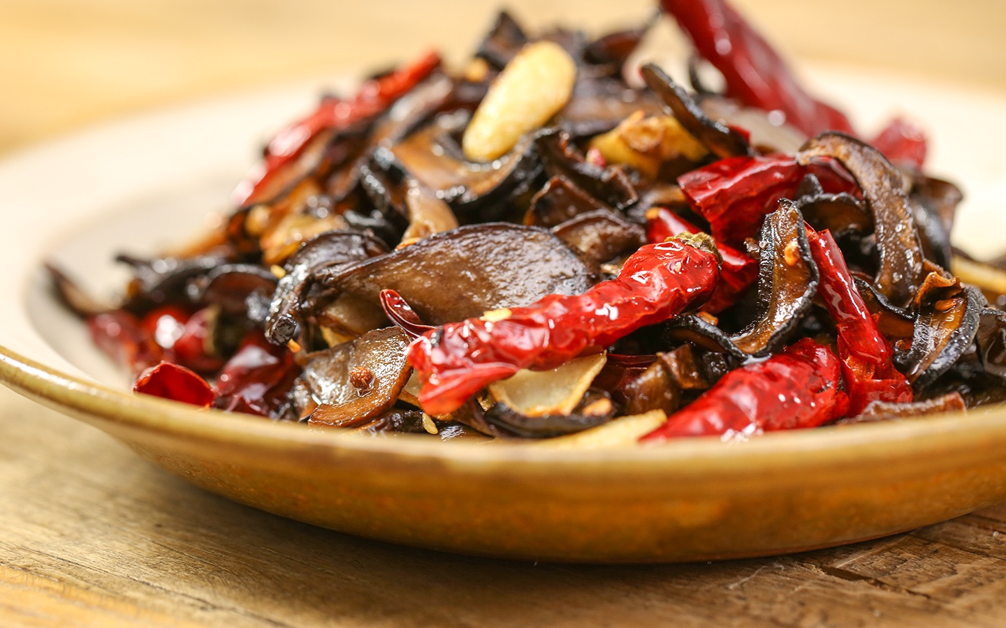 【美食台】5个诀窍,炒出完美野生菌