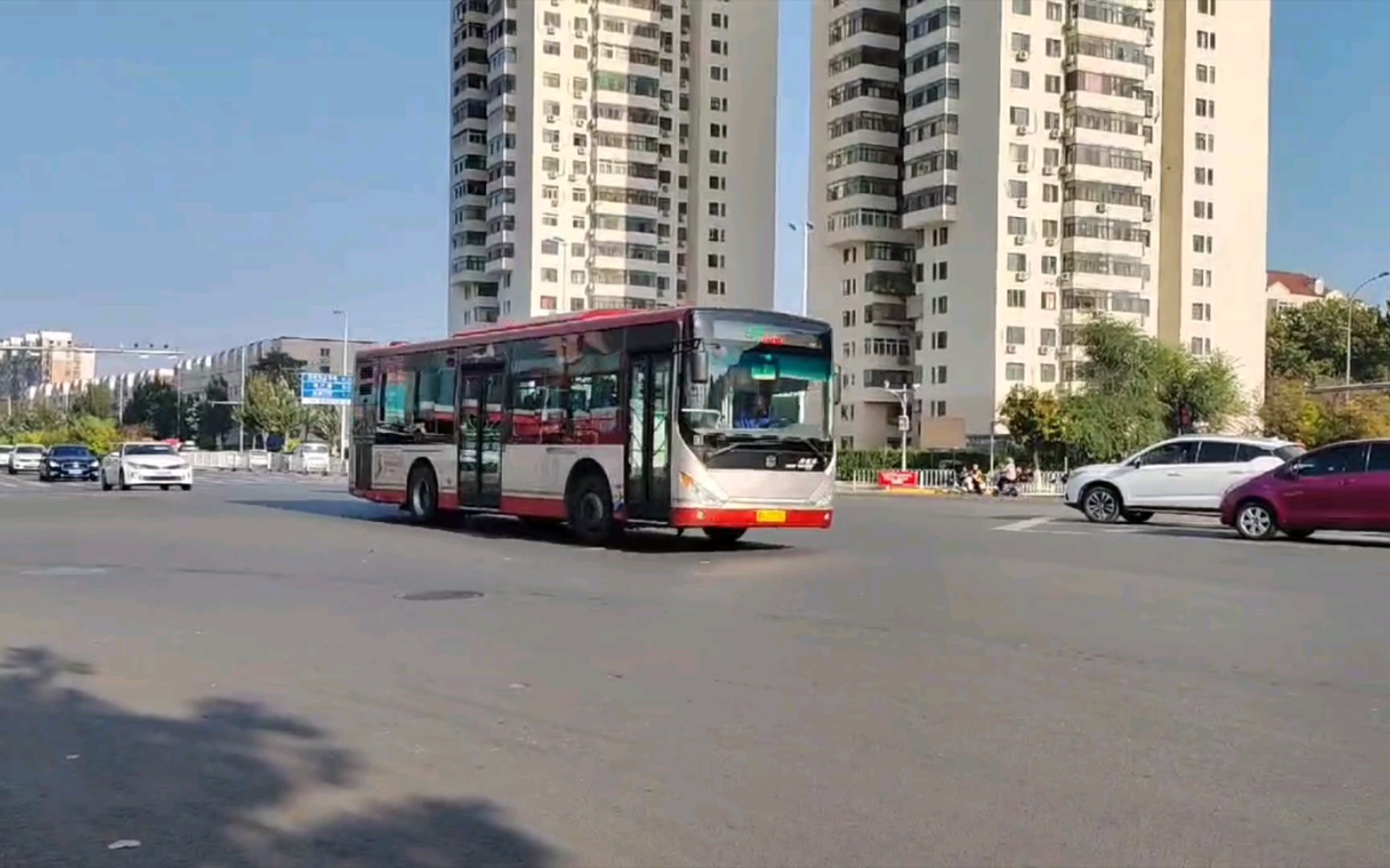 [超级大人品]天津公交633路中通风采通过金钟河大街