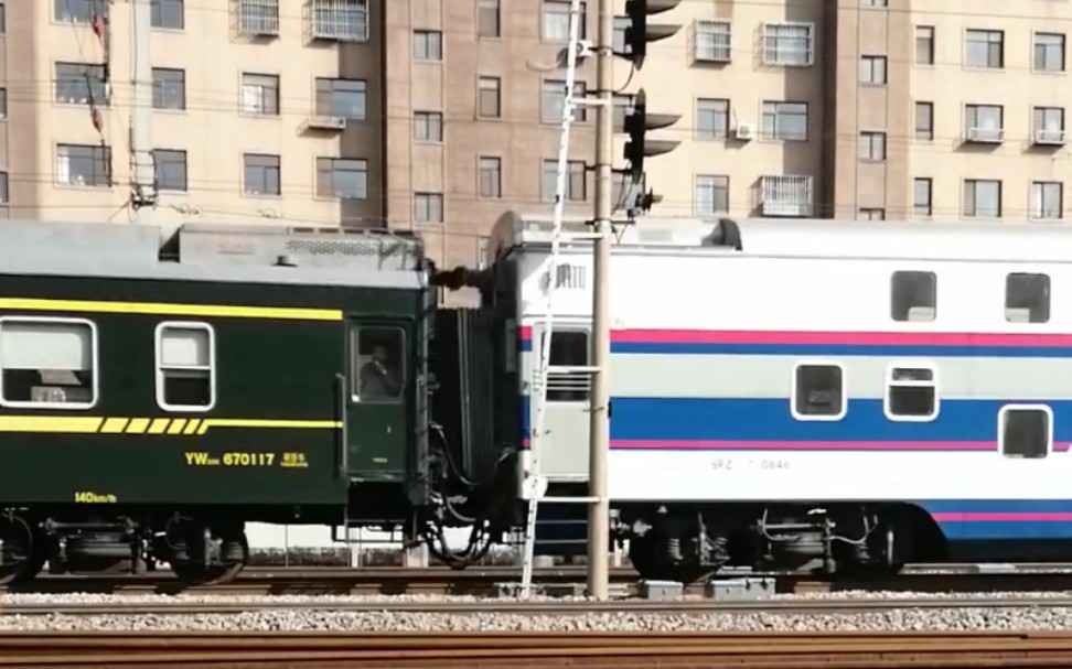 t5317次列車原色雙層車廂進來養養眼吧