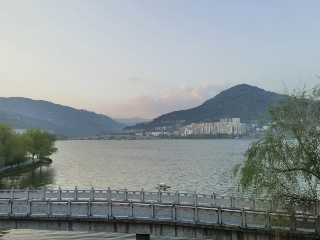 白天和黑夜,开州汉丰湖