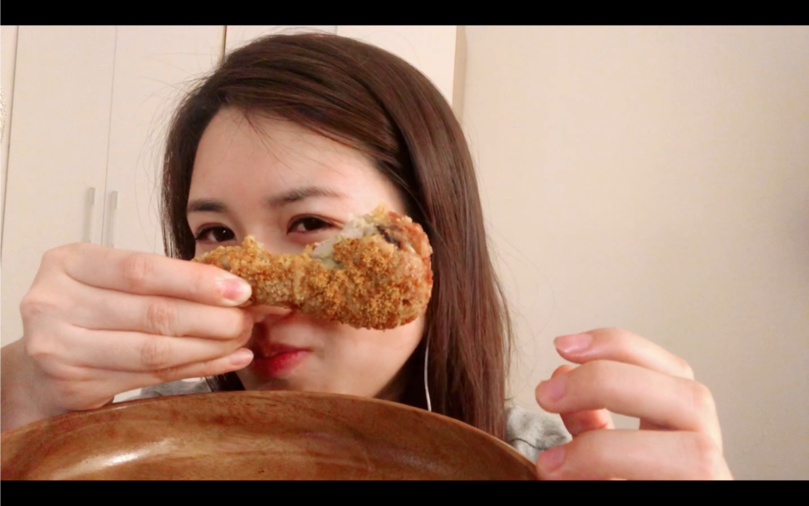 胡吃海塞  |  深夜麦当劳的麦麦脆汁鸡格外香!配上糯叽叽的青团!满足!