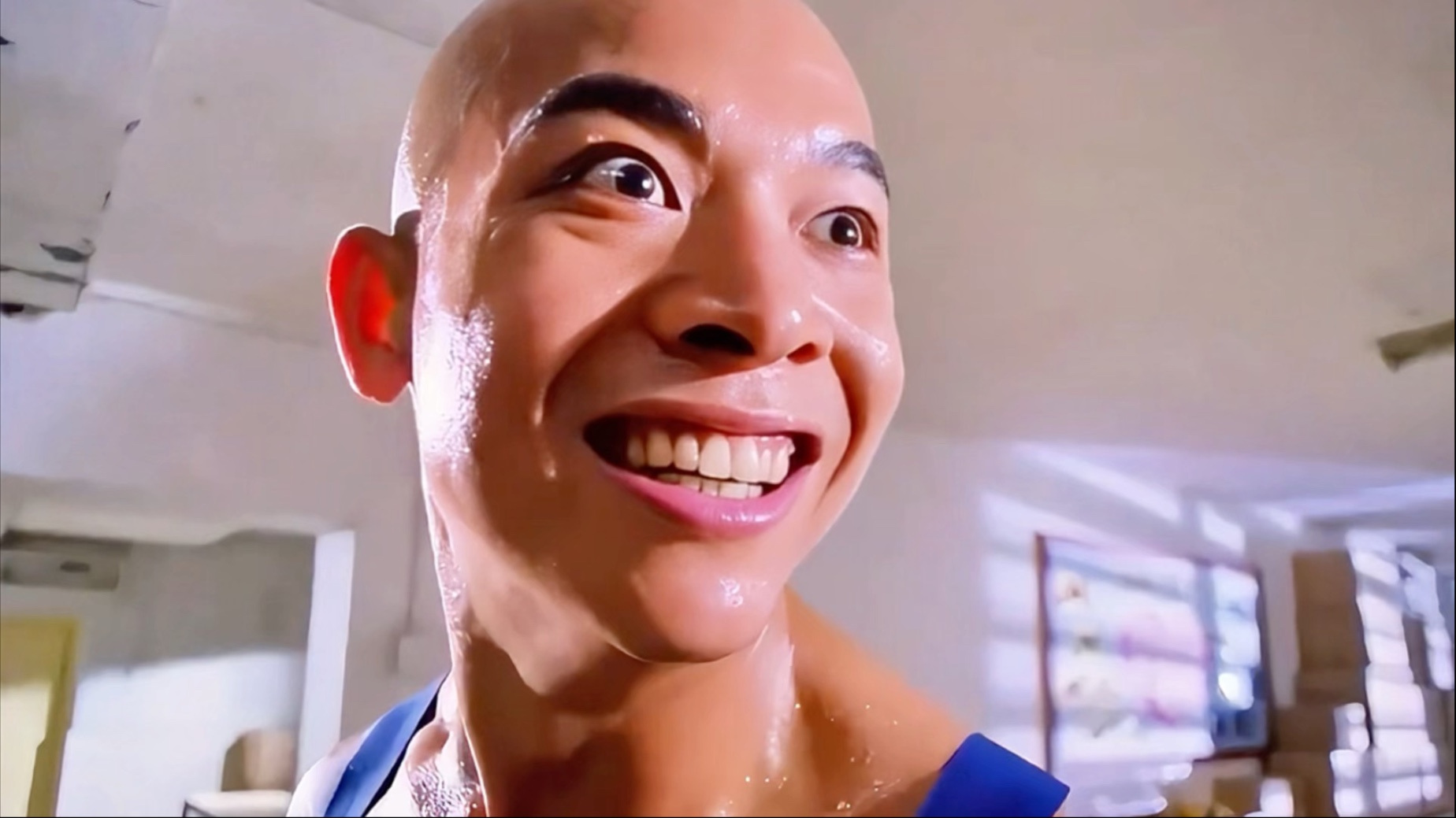 一个经典电影的转身回头片段,直接搞出来了一个经典表情包