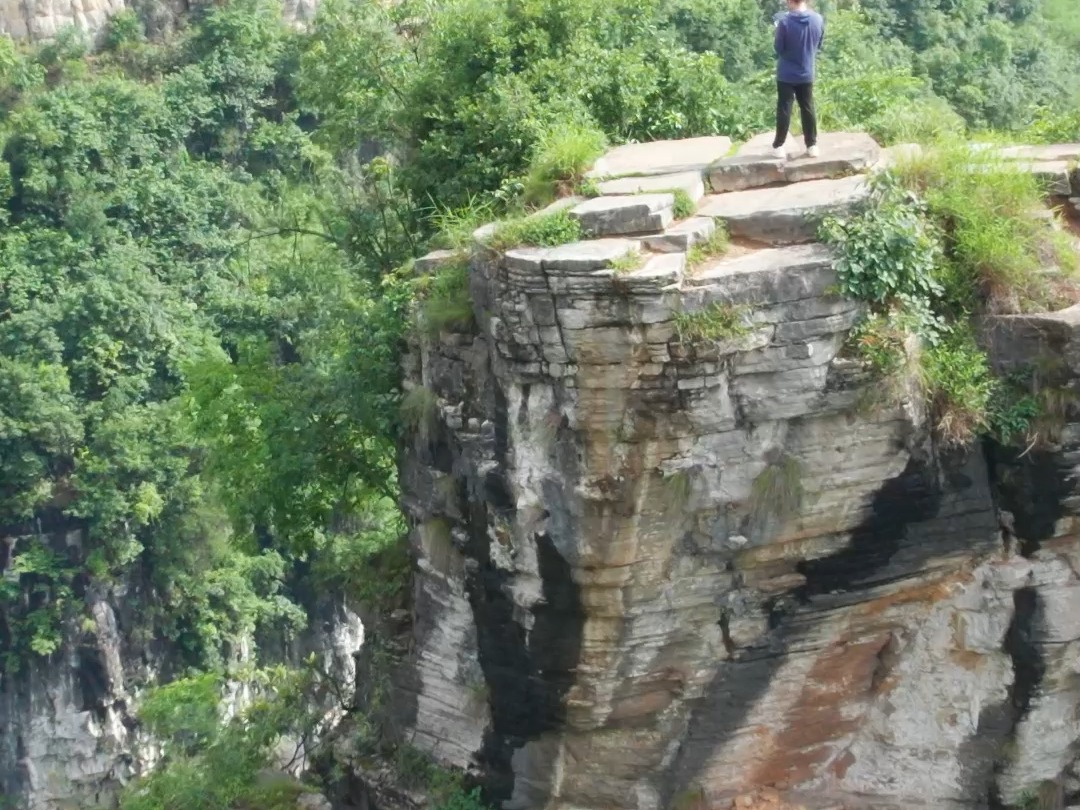 贵州大山里有座问天台 三面悬崖上去让人胆战心惊哔哩哔哩bilibili