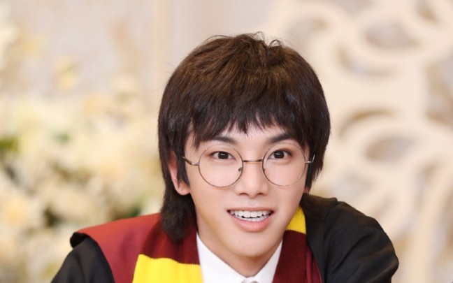 华晨宇哈利波特造型# 花花又带着他的可爱强势来袭