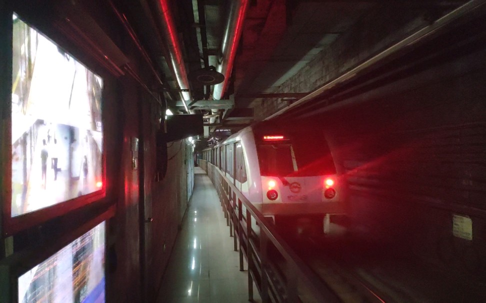 【随手拍】上海地铁10号线 热二1049号车 龙溪路出站