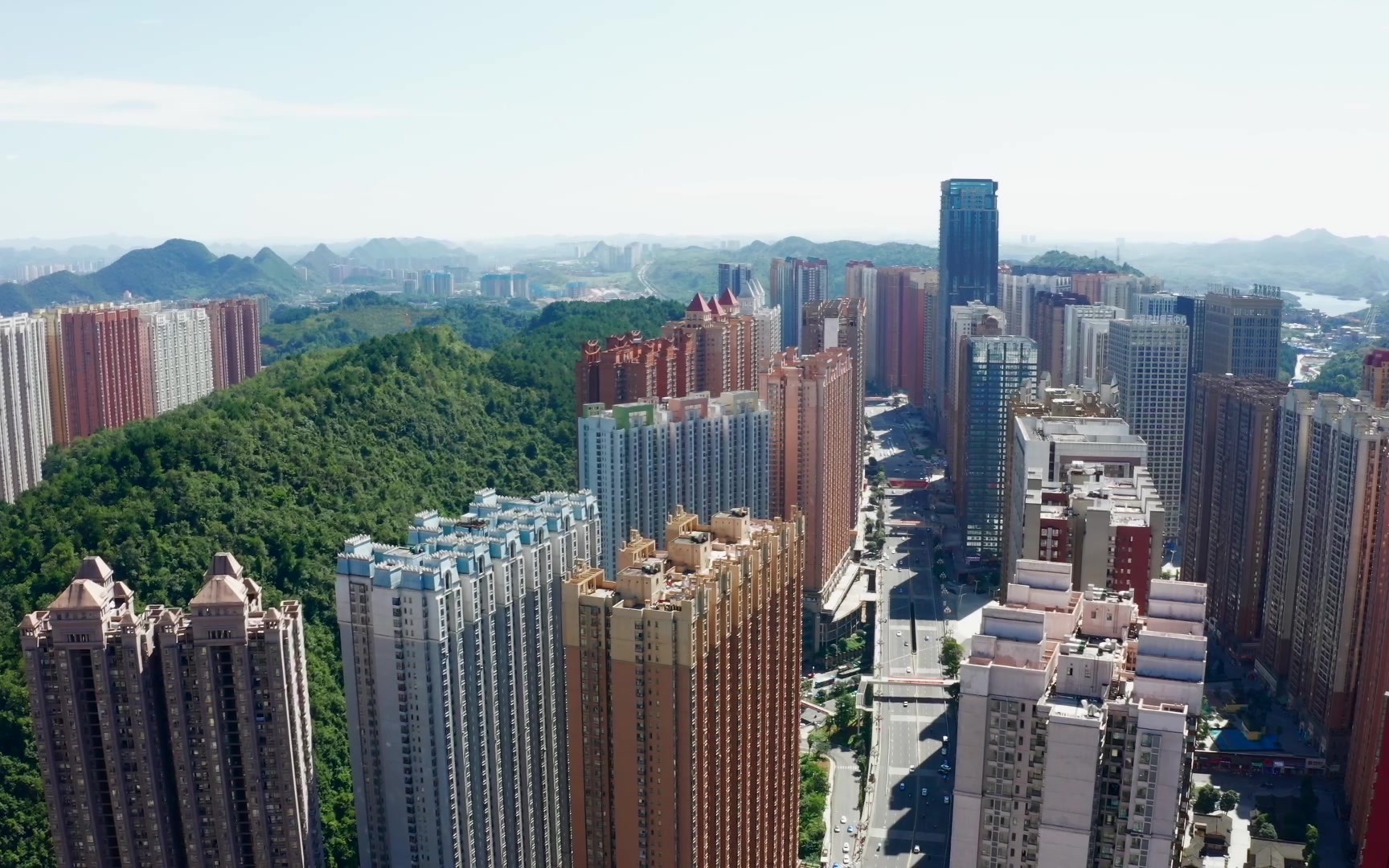 亚洲最大楼盘贵阳花果园,投资千亿密密麻麻的楼房住着几十万人!