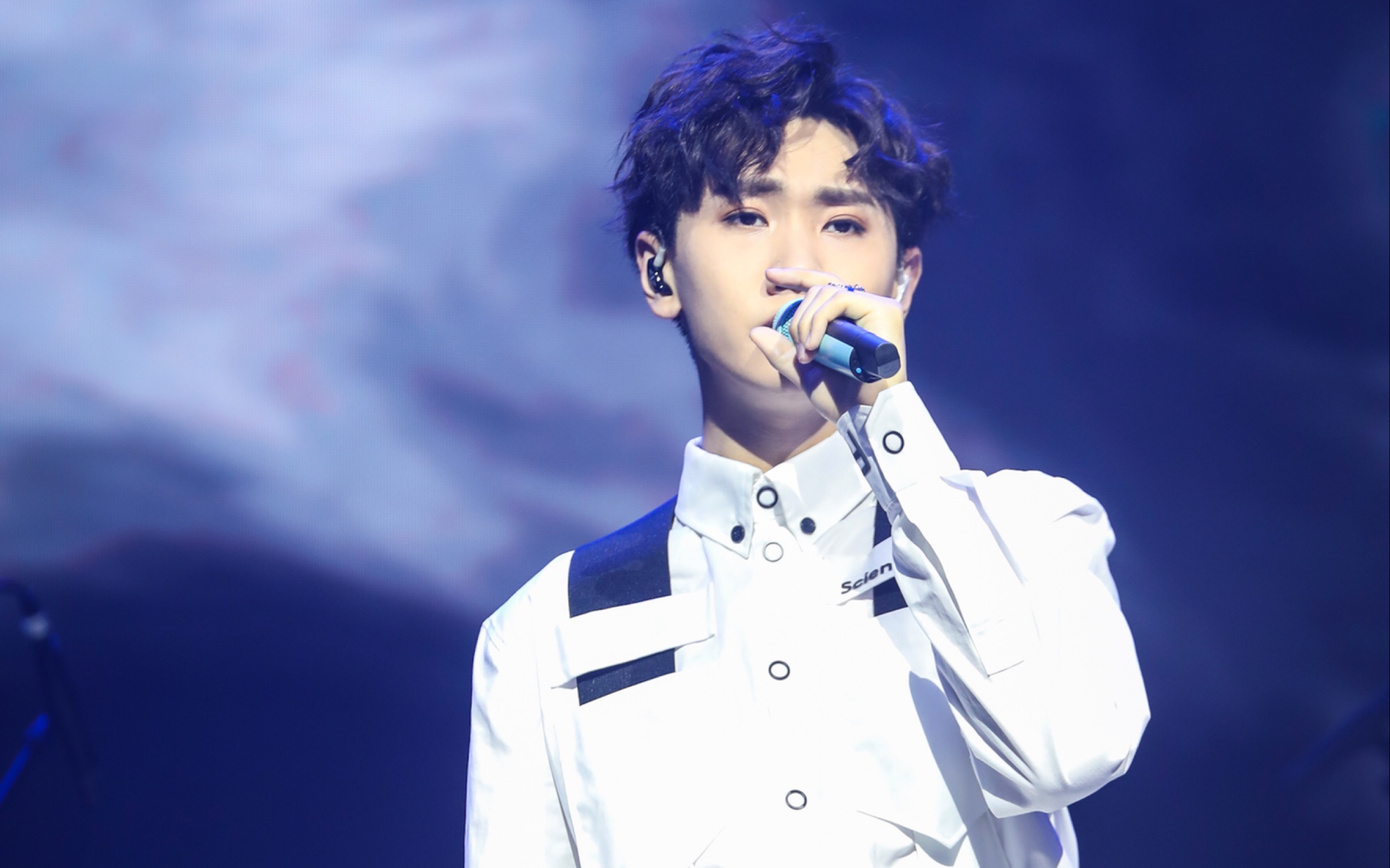 汪苏泷克制凶猛北京首唱会夏日风铃focus