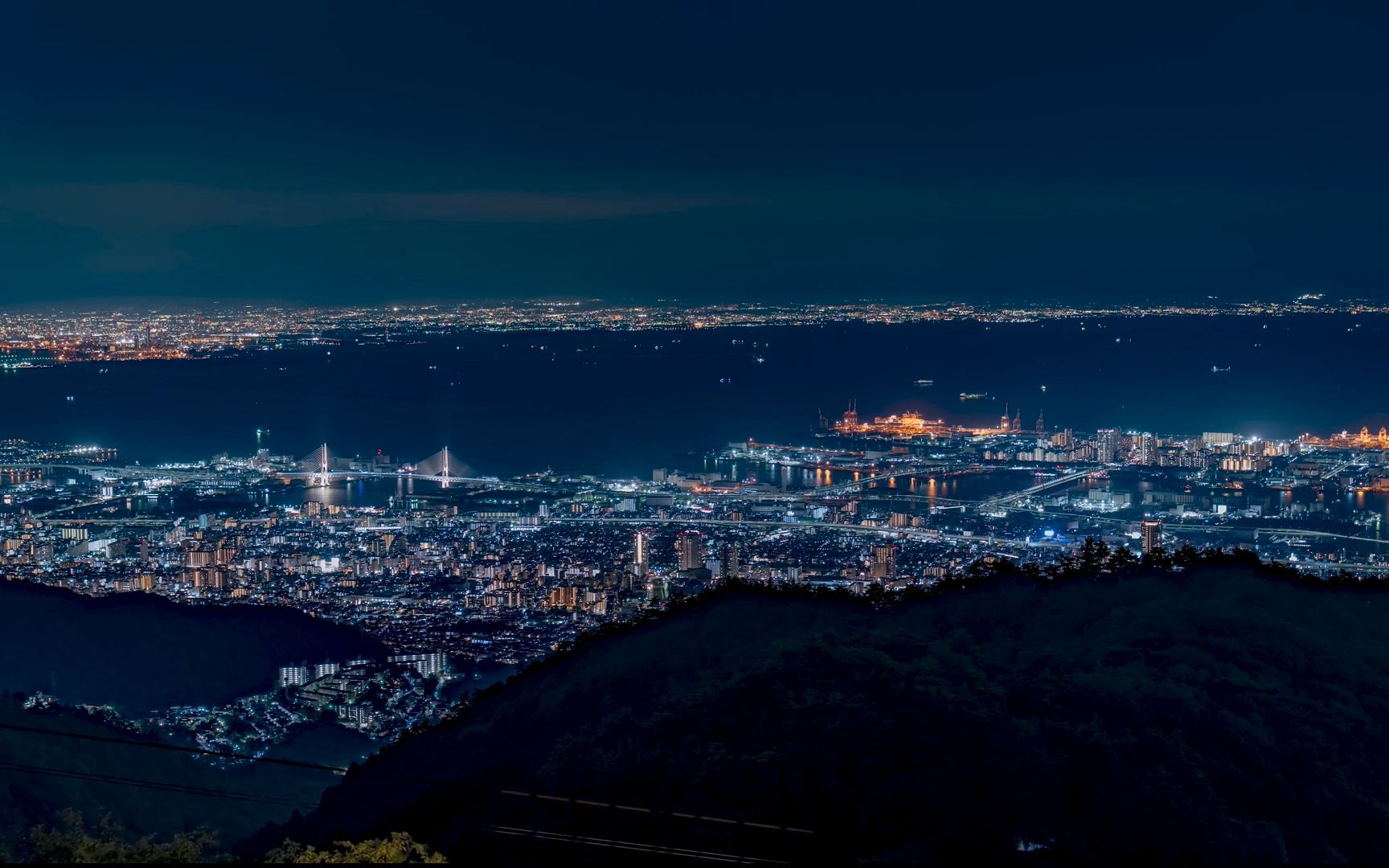 在六甲山觀景臺看神戶城市夜景燈光