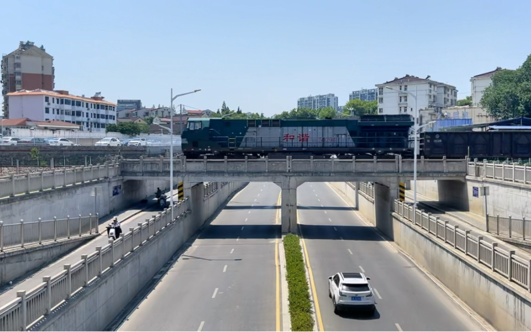 宁芜铁路hxn5下行通过南京市振翔路下穿立交