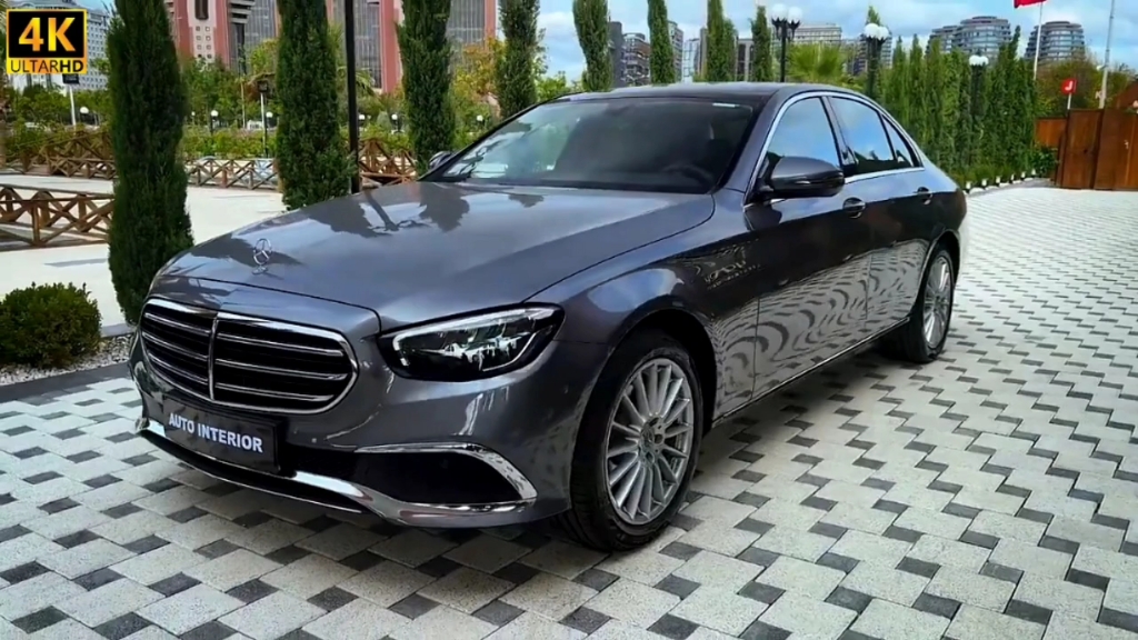 新车鉴赏,实拍2023款全新奔驰e200内外部细节静态高清展示!太帅气了