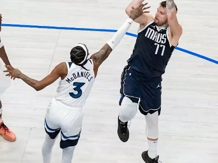 你是否想到了那个男人--11年带领达拉斯小牛夺冠的「德克·诺维茨基」