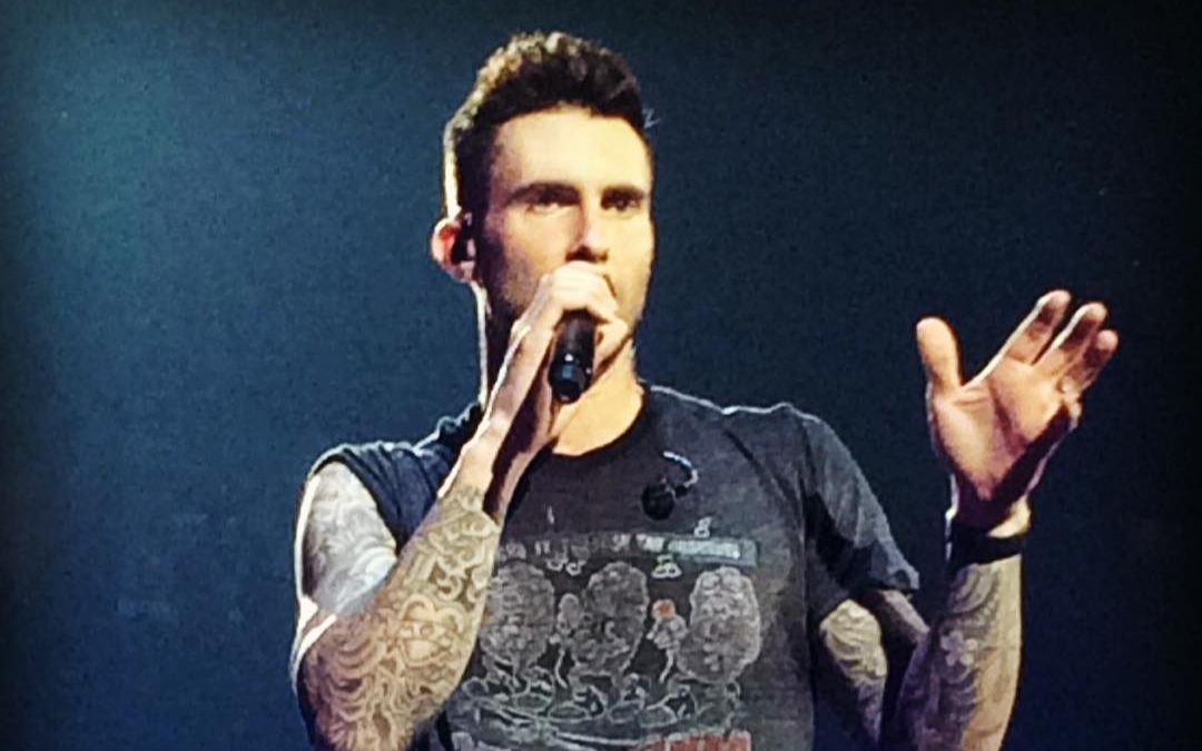 [图]【Live】Maroon 5首唱未发行新单Don't Want To Know