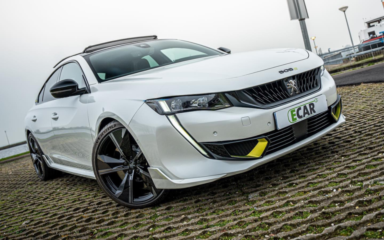 大叔简单介绍白色标致508pse