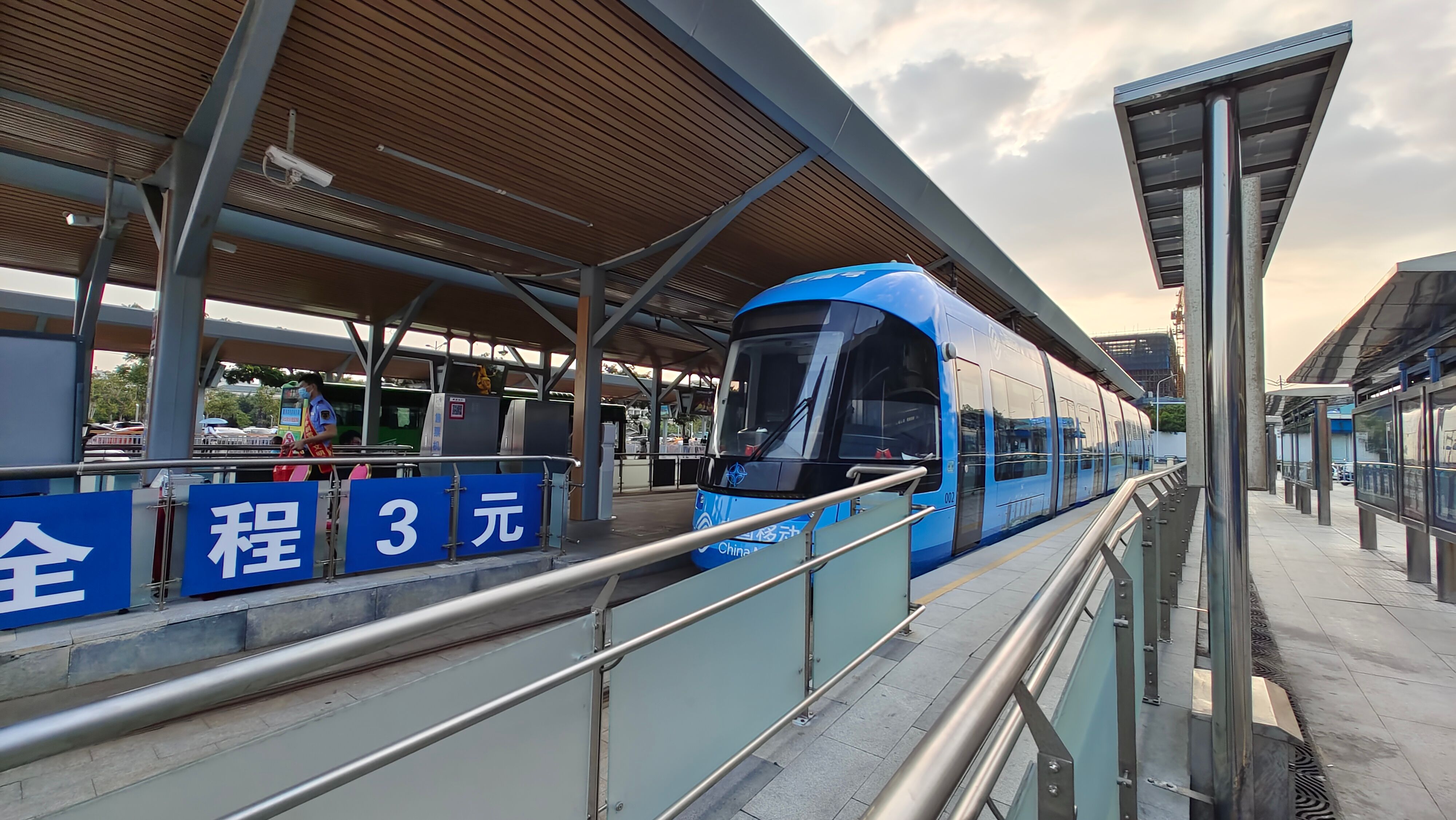 三亚有轨电车初体验!全程票价三元性价比超高,方便快捷乘坐舒适