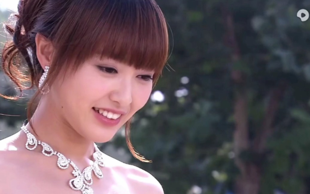 唐嫣,名副其实的千金甜妹!(天美)穿婚纱的糖真的好美!