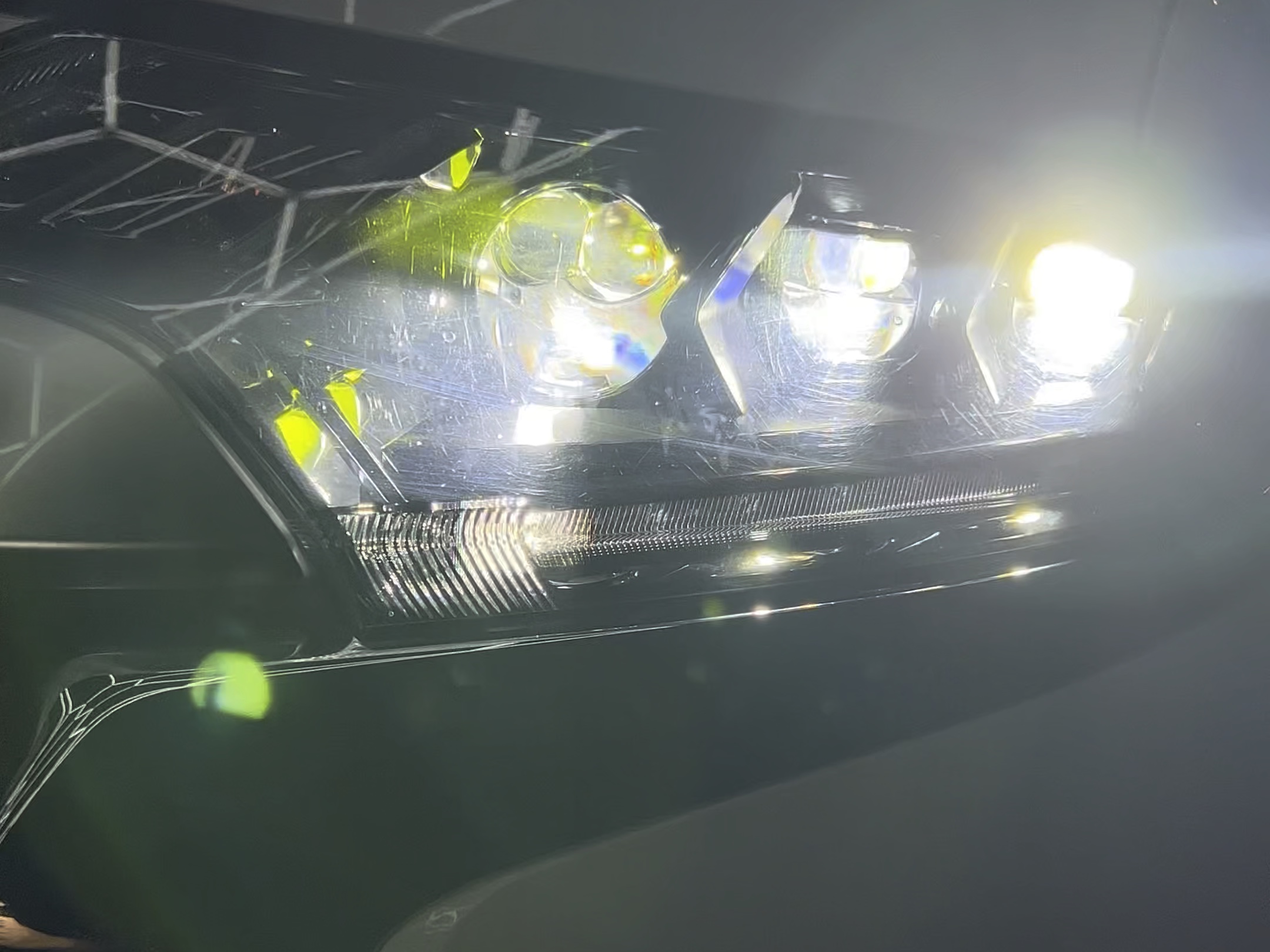 高配三菱欧蓝德车灯升级案例