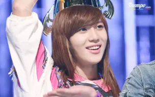 Descargar video: 【泰民】长发仙女捧奖杯 120327 ShowChampion 一位安可