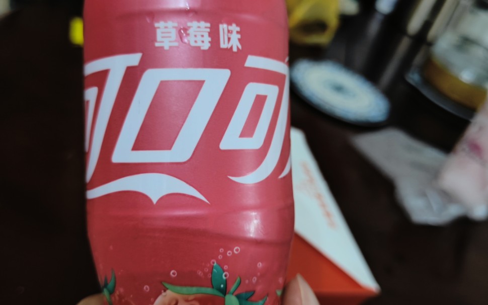 奇怪饮料测评之试喝草莓味百事可乐!