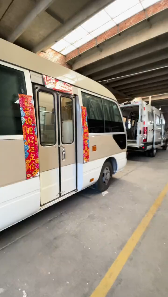 [图]Vanlife生活，把房子开到马路上，每天开大门就是风景，全网性价比定制房车