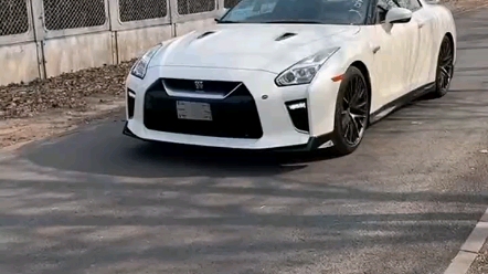 尼桑凭啥一百万?你们知道这车吗.